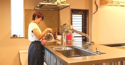 愛知県刈谷市Ｍ様邸 戸建リノベーション『シャビーテイストのオーダーキッチン　自然素材の温かさに包まれて』