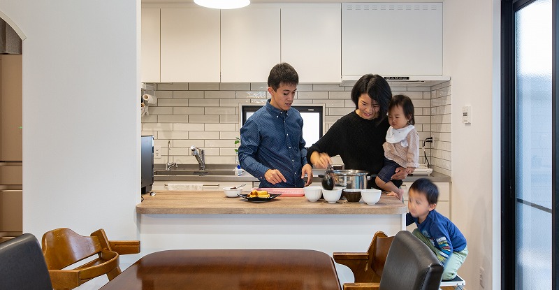 愛知県刈谷市S様邸 戸建てリノベ『子どもとおやつ作り、友人とパーティ。キッチンカンターから広がる暮らし』