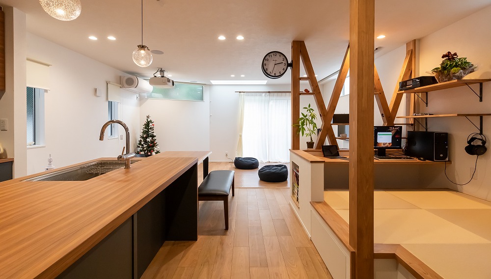 名古屋市　ホームシアターのある憩いのリビングでゆったりと暮らす家